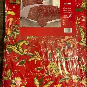 NIP King Size Lightweight Comforter and Two Shams….